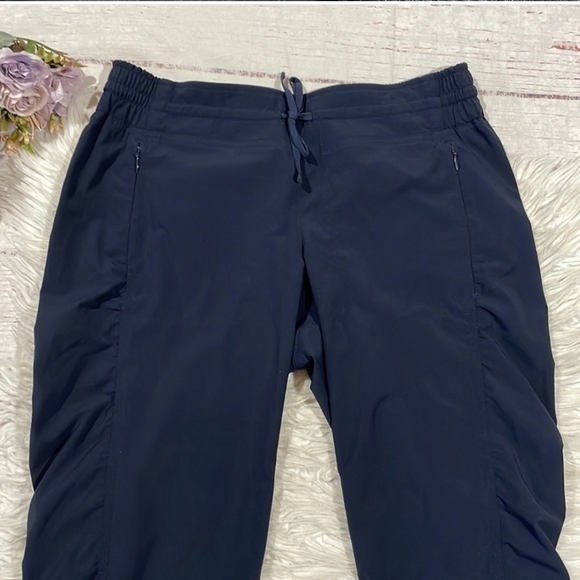 Athleta La Viva Capris Pants Ruched Leg Cropped Pant Active Fit Size 2 - Picture 5 of 11